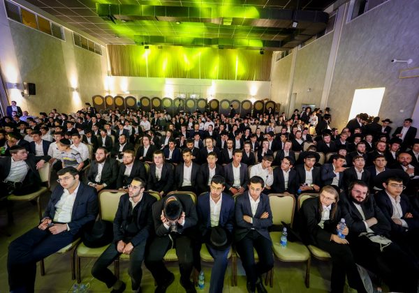 מעמד הכנה לליל הסדר בביתר עילית שע"י רשת ישיבות בין הזמנים "כותל המזרח"