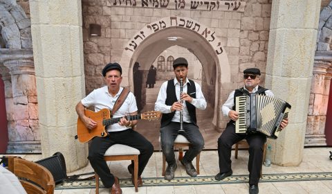 שמחת החלאקה בארה"ק למשפחת העסקן הנגיד הרב אברהם יעקב פרידמן שליט"א שר העסקנים בארה"ב – אתרא קדישא מירון