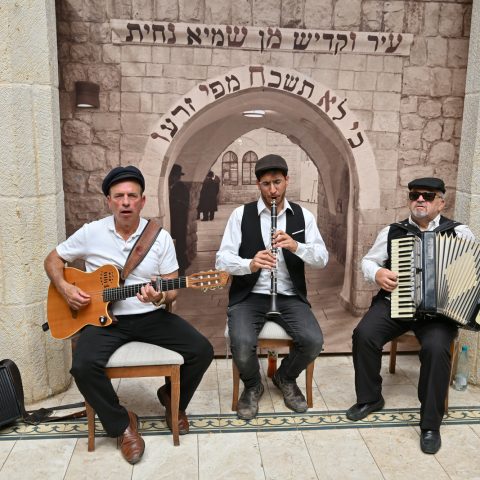 שמחת החלאקה בארה"ק למשפחת העסקן הנגיד הרב אברהם יעקב פרידמן שליט"א שר העסקנים בארה"ב – אתרא קדישא מירון