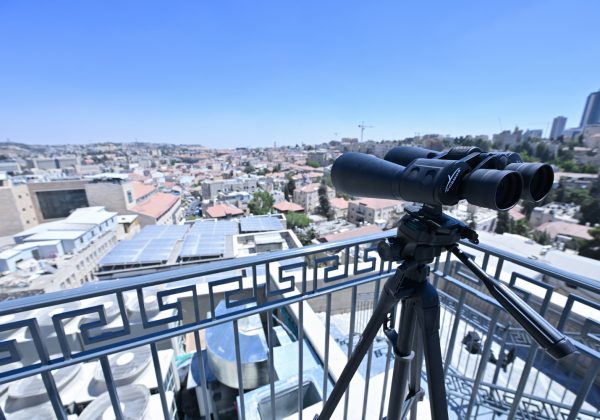 מעמד חנוכת הבנין החדש והגג הצופה אל מקום המקדש