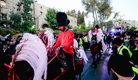 מעמד כתיבת אותיות והכנסת ספר תורה לבית המדרש בתלמוד תורה סאטמאר ירושלים ע"י הנגיד המפואר הרב יואל לנדא שליט"א